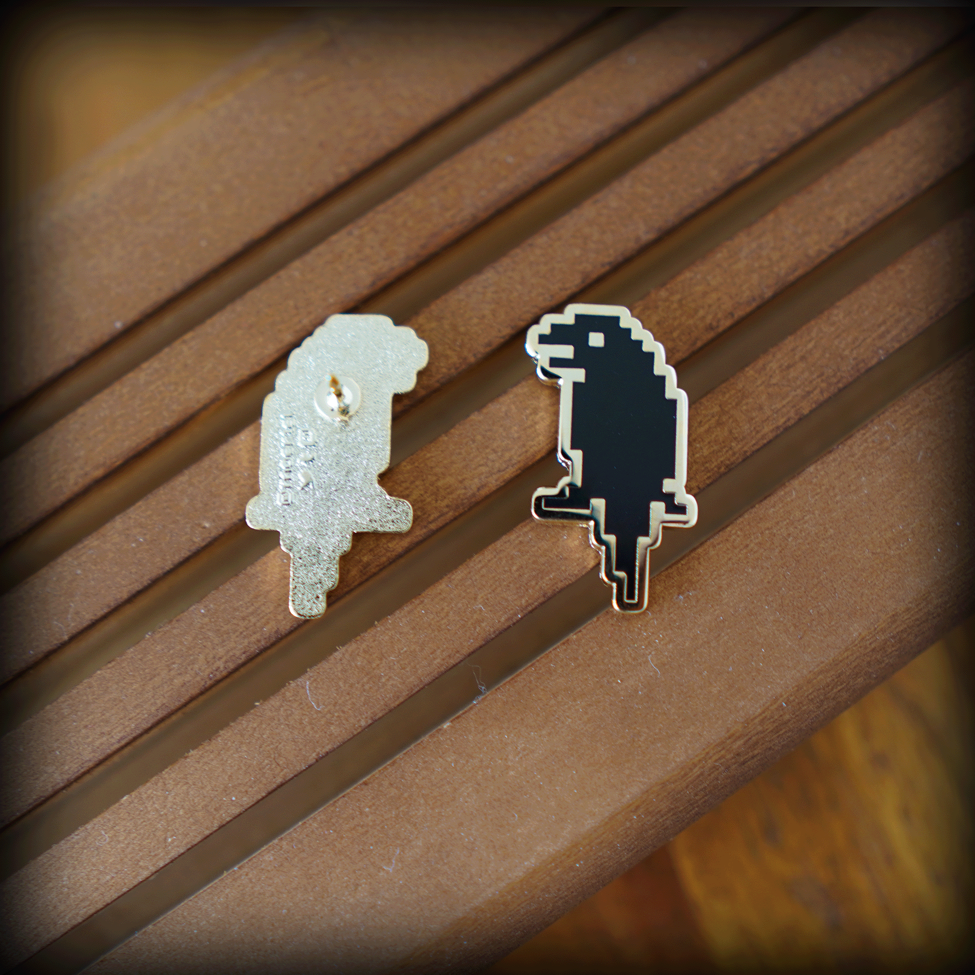 Crow Pin • Look Left