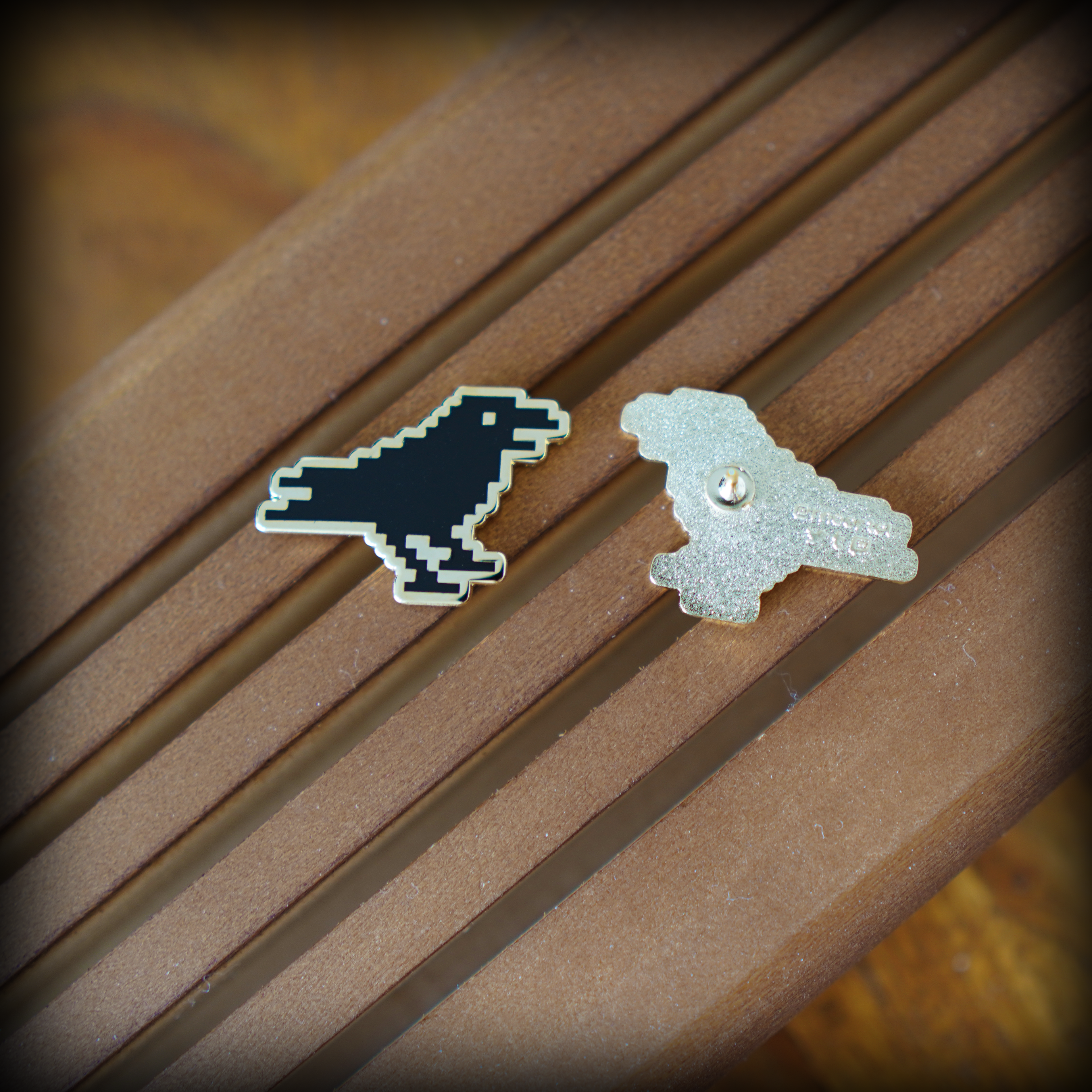 Crow Pin • Look Right